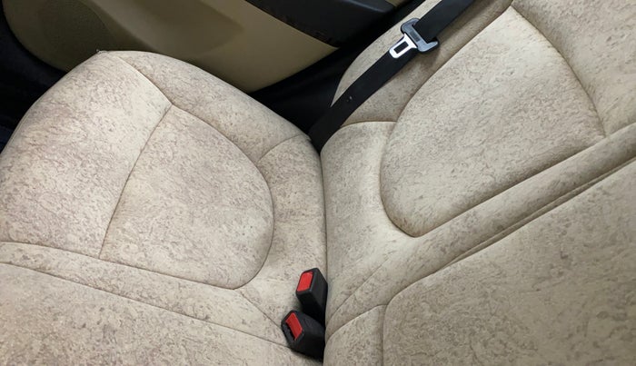 2012 Hyundai Verna FLUIDIC 1.6 CRDI SX AT, Diesel, Automatic, 99,327 km, Second-row right seat - Cover slightly stained