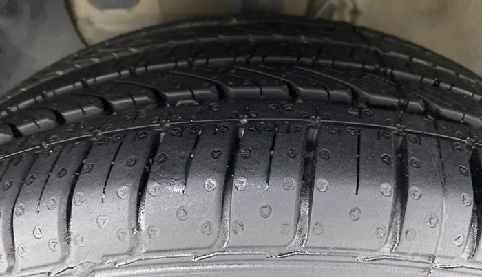 2015 Hyundai Elite i20 ASTA 1.2 (O), Petrol, Manual, 30,940 km, Left Front Tyre Tread