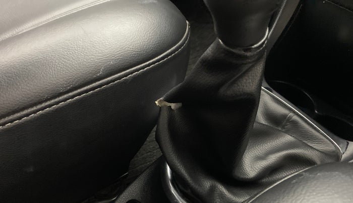 2011 Toyota Etios VX, Petrol, Manual, 11,557 km, Gear lever - Boot cover slightly torn