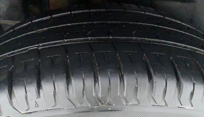 2018 Maruti Dzire ZDI Plus, Diesel, Manual, 30,365 km, Right Rear Tyre Tread
