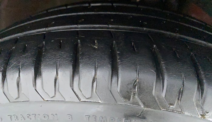 2018 Maruti Dzire ZDI Plus, Diesel, Manual, 30,365 km, Right Front Tyre Tread