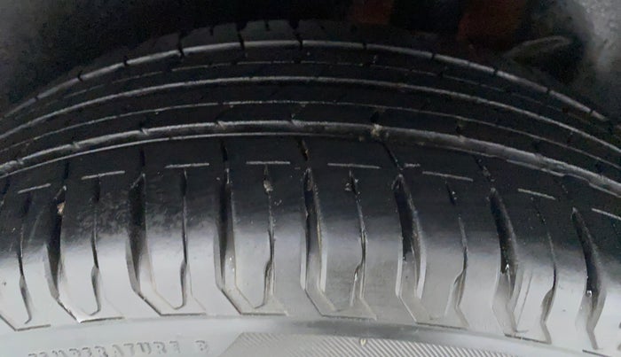 2018 Maruti Dzire ZDI Plus, Diesel, Manual, 30,365 km, Left Rear Tyre Tread