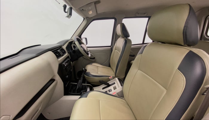 2015 Mahindra Scorpio S2, Diesel, Manual, 52,922 km, Right Side Front Door Cabin