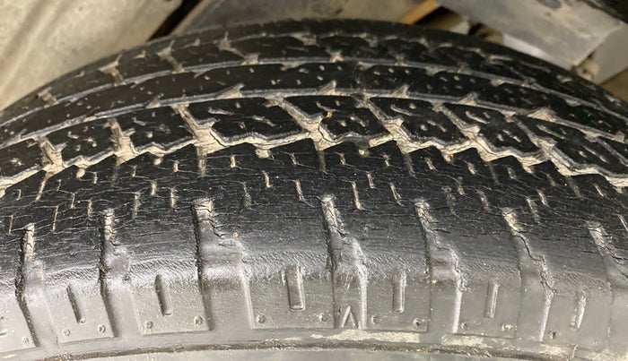 2015 Mahindra Scorpio S2, Diesel, Manual, 52,922 km, Right Rear Tyre Tread
