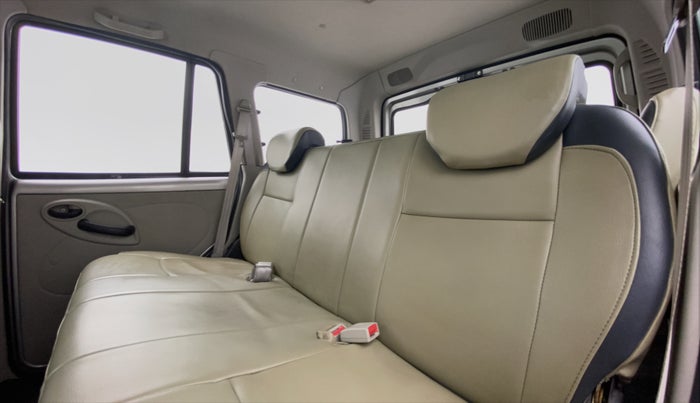 2015 Mahindra Scorpio S2, Diesel, Manual, 52,922 km, Right Side Rear Door Cabin