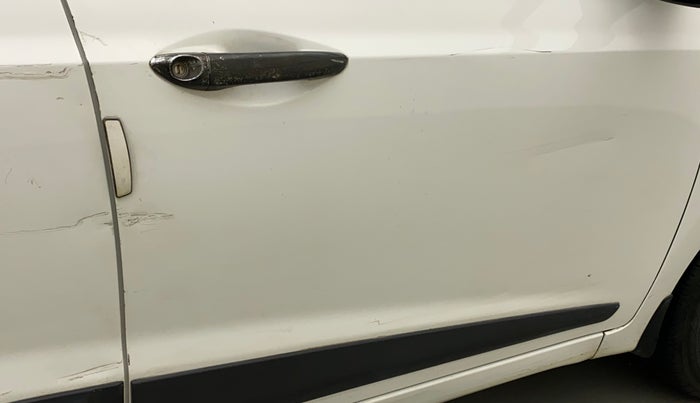 2015 Hyundai Xcent S (O) 1.2, Petrol, Manual, 87,042 km, Driver-side door - Minor scratches