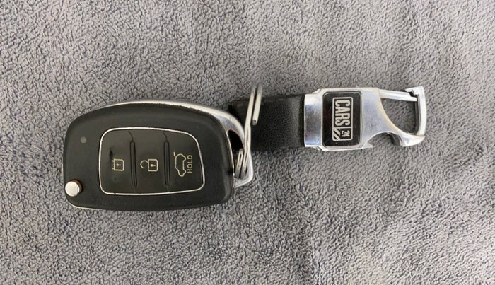 2015 Hyundai Xcent S (O) 1.2, Petrol, Manual, 87,042 km, Key Close Up