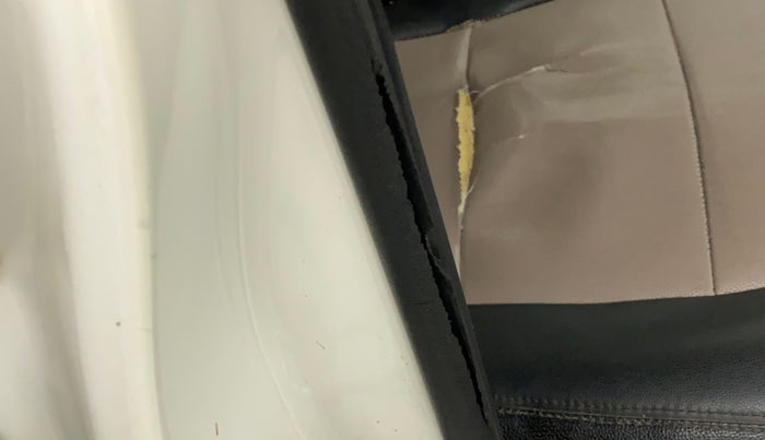 2015 Hyundai Xcent S (O) 1.2, Petrol, Manual, 87,042 km, Driver-side door - Beading has minor damage