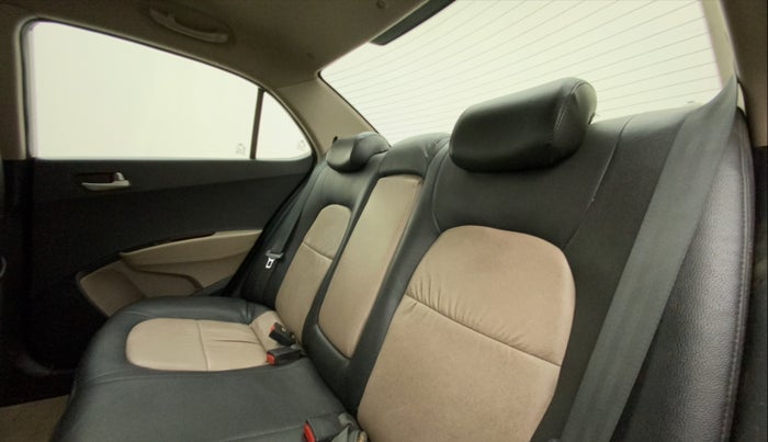 2015 Hyundai Xcent S (O) 1.2, Petrol, Manual, 87,042 km, Right Side Rear Door Cabin