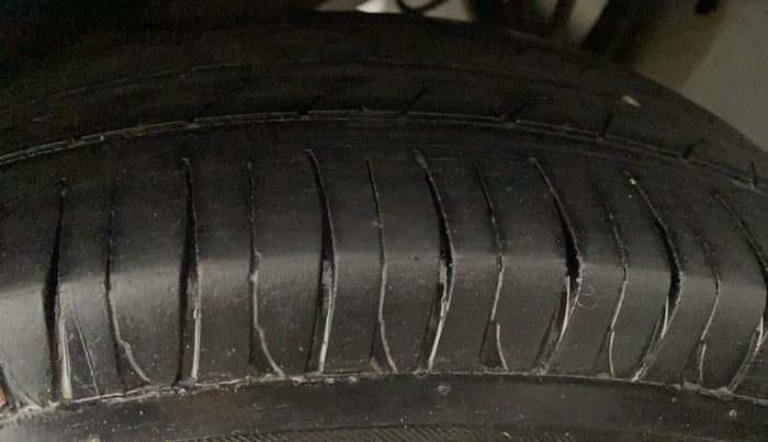 2018 Hyundai NEW SANTRO SPORTZ CNG, CNG, Manual, 1,25,956 km, Left Rear Tyre Tread