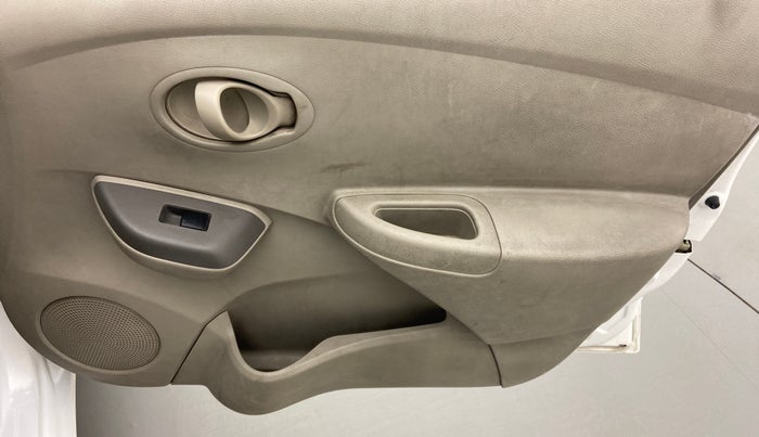 2014 Datsun Go T, Petrol, Manual, 39,307 km, Driver Side Door Panels Control