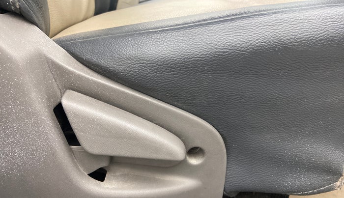 2014 Datsun Go T, Petrol, Manual, 39,307 km, Driver Side Adjustment Panel