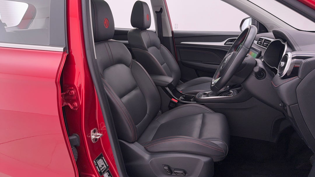 2022 MG Zst Essence, Automatic, 18496 km, Right Side Front Door Cabin View
