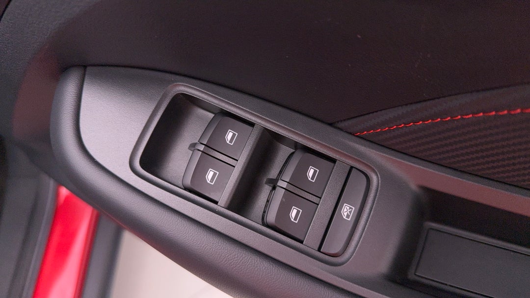 2022 MG Zst Essence, Automatic, 18496 km, Drivers Side Door Panel Controls