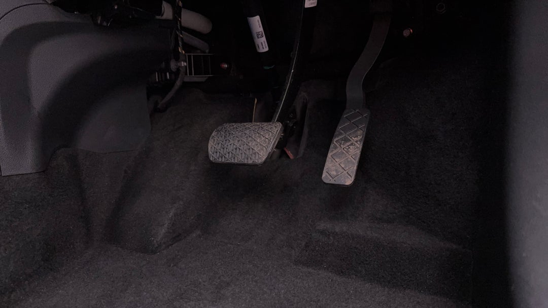 2022 MG Zst Essence, Automatic, 18496 km, Pedals and Footmat