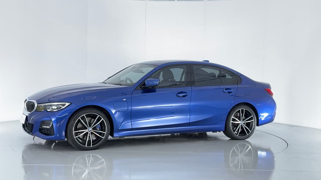 2021 BMW 3 30e M Sport Phev, Automatic, 47835 km, Left Front Diagonal (45- Degree) View