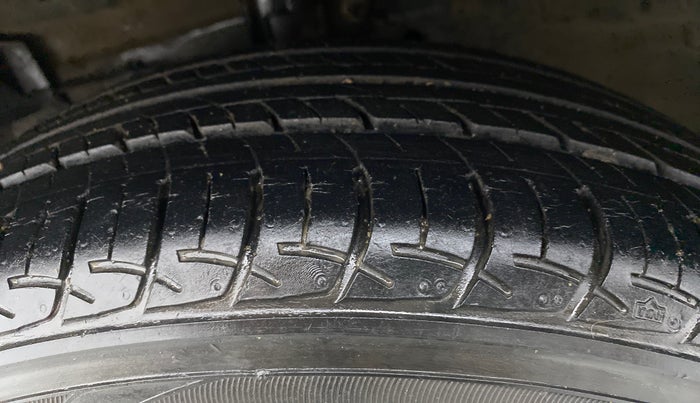 2017 Maruti Ciaz DELTA 1.4 MT PETROL, CNG, Manual, 23,449 km, Left Front Tyre Tread