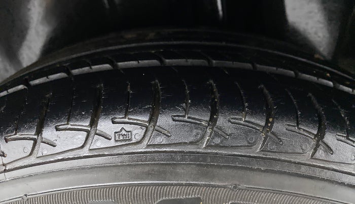 2017 Maruti Ciaz DELTA 1.4 MT PETROL, CNG, Manual, 23,449 km, Left Rear Tyre Tread