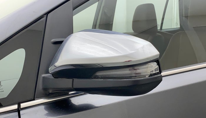 2018 Toyota Innova Crysta 2.8 ZX AT 7 STR, Diesel, Automatic, 47,029 km, Left rear-view mirror - Indicator light has minor damage