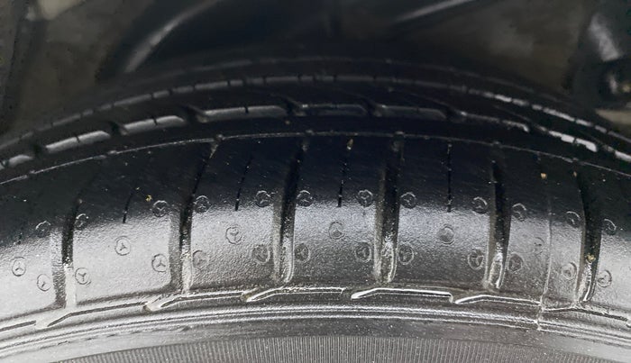 2012 Hyundai Verna FLUIDIC 1.6 VTVT SX, Petrol, Manual, 74,925 km, Left Rear Tyre Tread