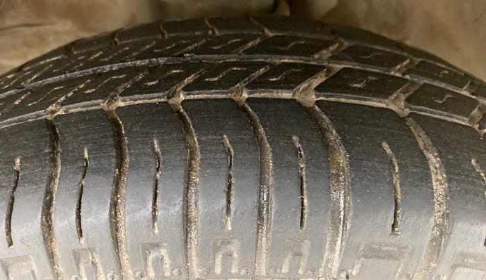 2015 Maruti Omni 5 STR, Petrol, Manual, 38,233 km, Right Front Tyre Tread