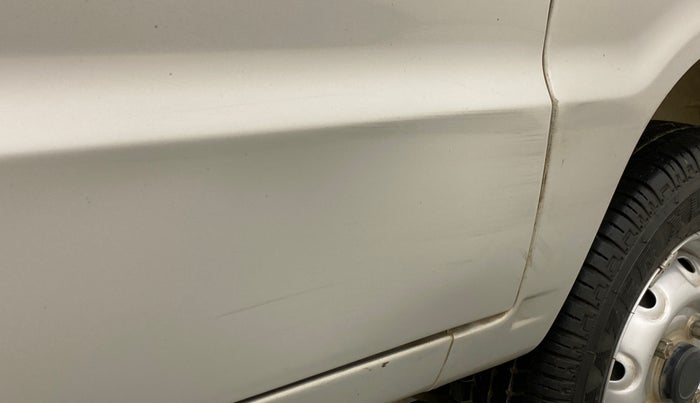 2015 Maruti Omni 5 STR, Petrol, Manual, 38,233 km, Rear left door - Minor scratches