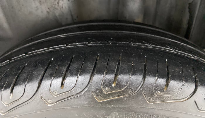 2017 Skoda Rapid AMBITION 1.5 TDI, Diesel, Manual, 94,883 km, Left Rear Tyre Tread