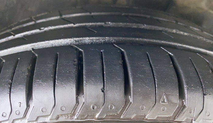 2010 Toyota Corolla Altis VL AT, Petrol, Automatic, 48,863 km, Right Front Tyre Tread