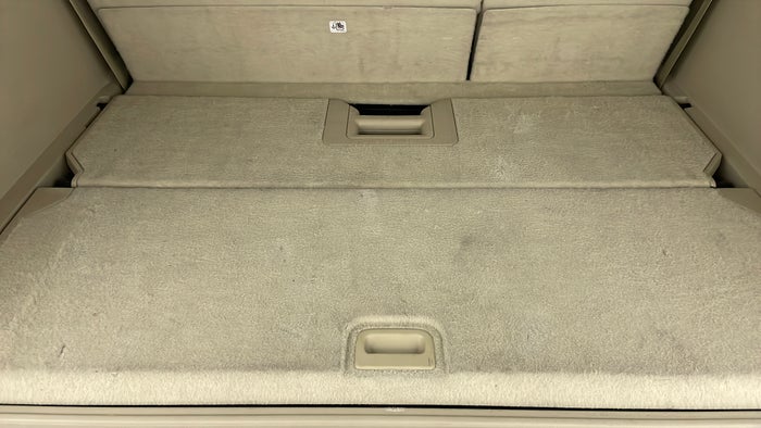 FORD EXPEDITION-Dicky /Boot Door Carpet torn/missing
