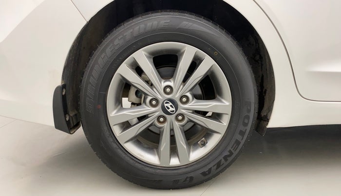 2016 Hyundai New Elantra 2.0 SX AT PETROL, Petrol, Automatic, 30,445 km, Right Rear Wheel