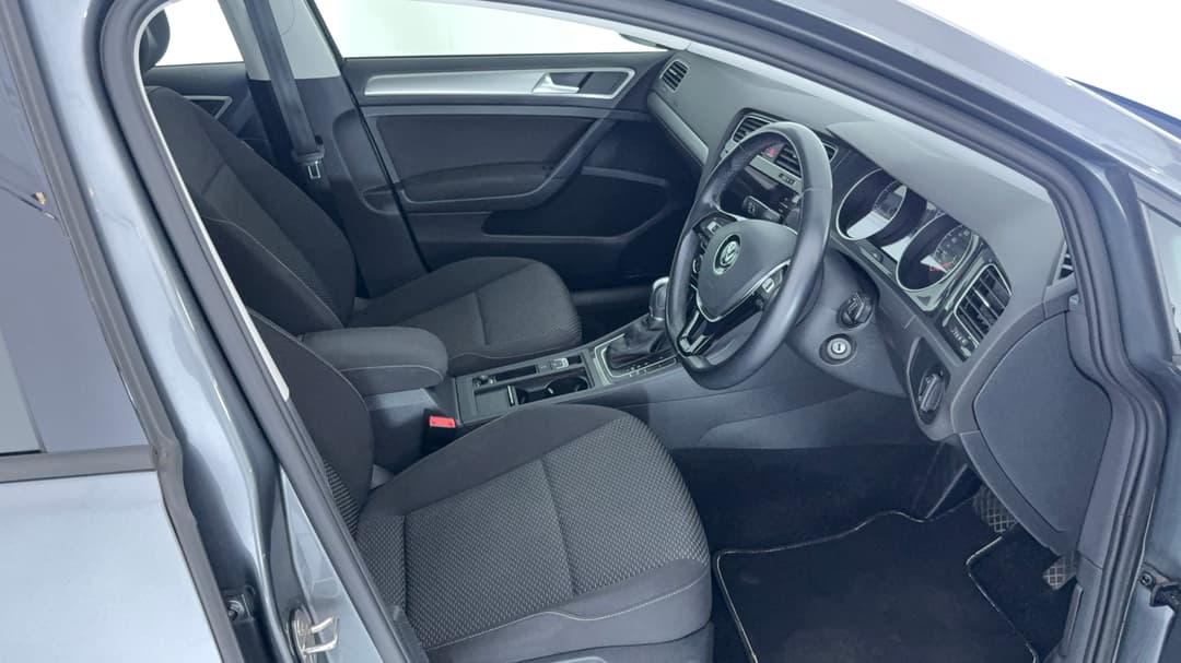 2018 Volkswagen Golf 110tsi, Automatic, 81960 km, Right Side Front Door Cabin View