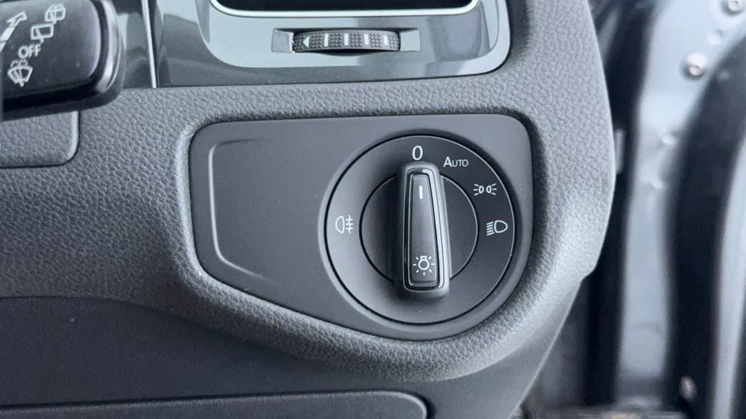 2018 Volkswagen Golf 110tsi, Automatic, 81960 km, Utility Switches/Buttons