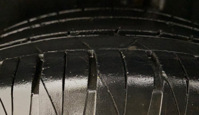 2018 Maruti Vitara Brezza ZDI PLUS DUAL TONE, Diesel, Manual, 38,850 km, Left Rear Tyre Tread