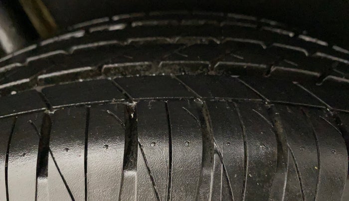 2018 Maruti Vitara Brezza ZDI PLUS DUAL TONE, Diesel, Manual, 38,850 km, Right Rear Tyre Tread