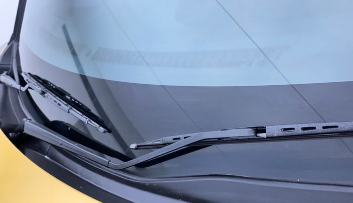 2018 Maruti Vitara Brezza ZDI PLUS DUAL TONE, Diesel, Manual, 38,850 km, Front windshield - Rubber blade broken or missing
