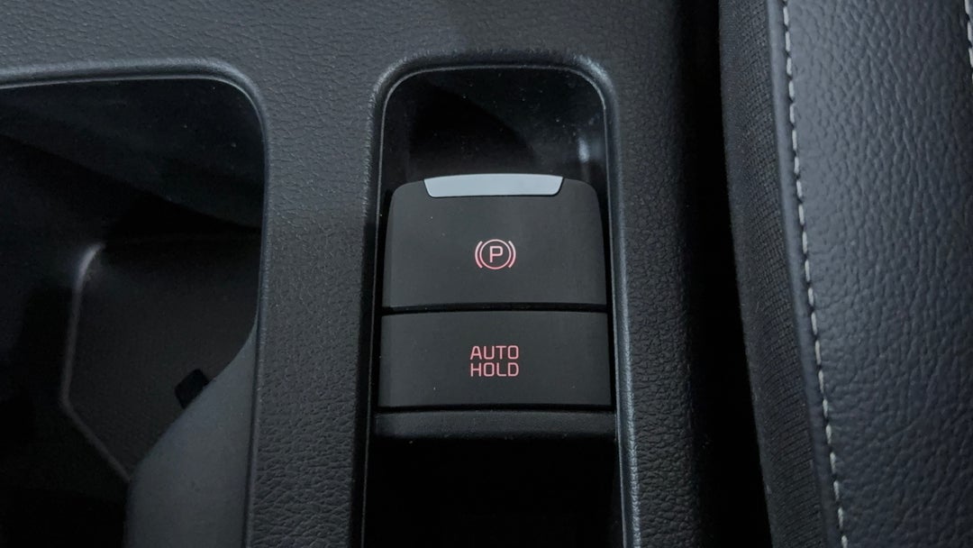 2022 Kia Cerato Sport+, Automatic, 22866 km, Handbrake