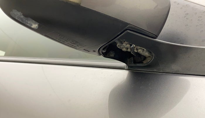 2015 Maruti Ciaz VXI+, Petrol, Manual, 98,152 km, Right rear-view mirror - Cover has minor damage