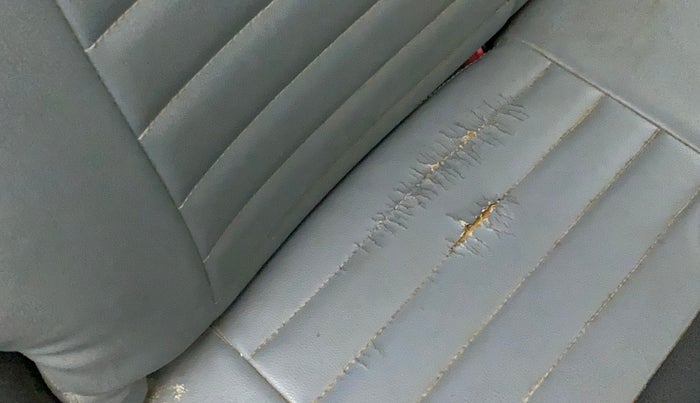 2012 Toyota Etios Liva G, Petrol, Manual, 63,983 km, Second-row right seat - Cover slightly torn