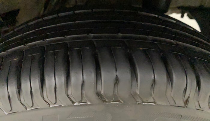 2016 Mahindra Kuv100 K8 6 STR, Petrol, Manual, 35,142 km, Left Rear Tyre Tread