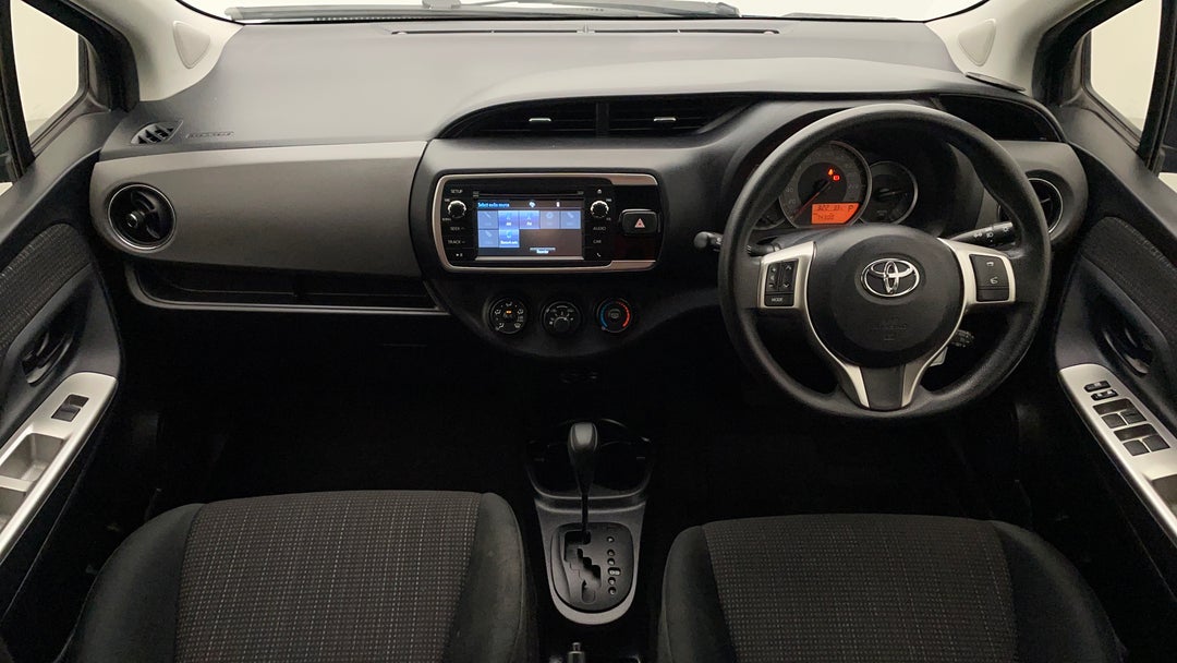 2016 Toyota Yaris Ascent, Automatic, 74300 km, Center Console