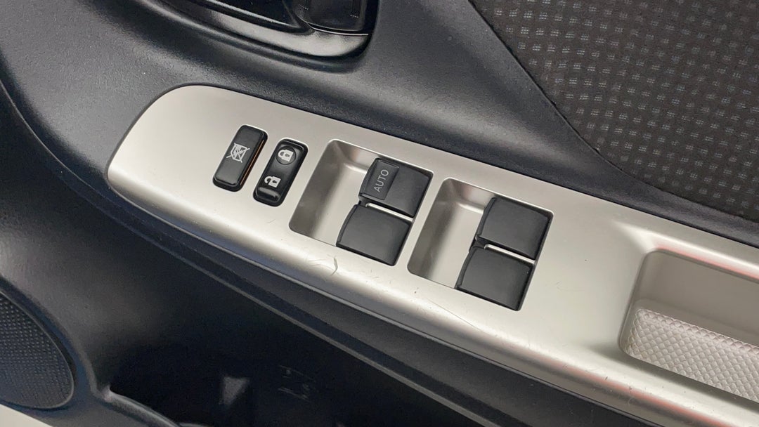 2016 Toyota Yaris Ascent, Automatic, 74300 km, Drivers Side Door Panel Controls