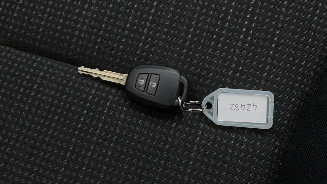 2016 Toyota Yaris Ascent, Automatic, 74300 km, Key Close-up