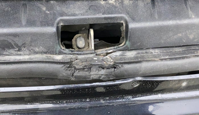 2011 Toyota Etios G SP, Petrol, Manual, 99,943 km, Dicky (Boot door) - Weather strip has minor damage