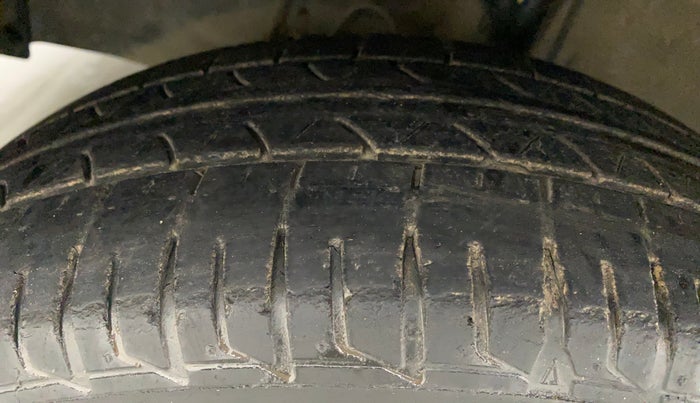 2011 Toyota Etios G SP, Petrol, Manual, 99,943 km, Left Front Tyre Tread
