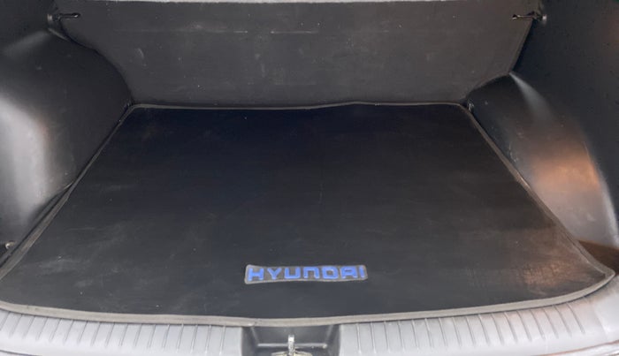 2016 Hyundai Creta 1.6 SX (O) CRDI, Diesel, Manual, 97,793 km, Boot Inside
