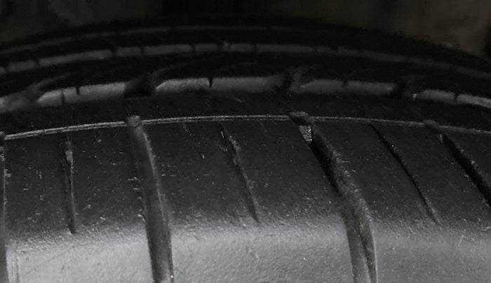2016 Hyundai Creta 1.6 SX (O) CRDI, Diesel, Manual, 97,793 km, Right Front Tyre Tread