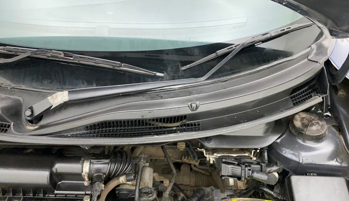 2017 Maruti Dzire VXI, Petrol, Manual, 74,884 km, Bonnet (hood) - Cowl vent panel has minor damage