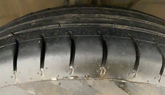 2017 Maruti Dzire VXI, Petrol, Manual, 74,884 km, Right Front Tyre Tread