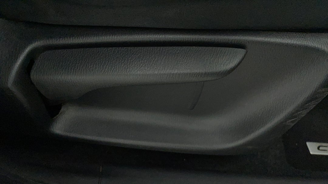 2018 Mazda CX-3 Maxx (FWD), Automatic, 83379 km, Drivers Side Adjustment Panel