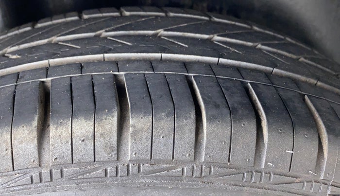 2019 Volkswagen Ameo COMFORTLINE 1.0, CNG, Manual, 43,806 km, Right Rear Tyre Tread